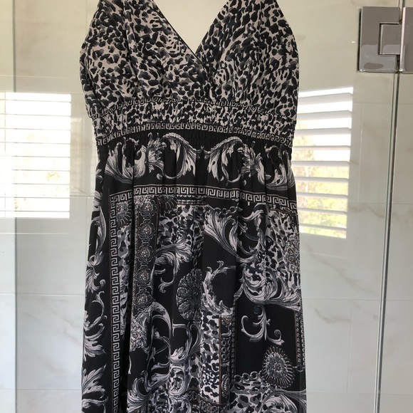 Patterned Maxi Dress - Picture 4 of 6